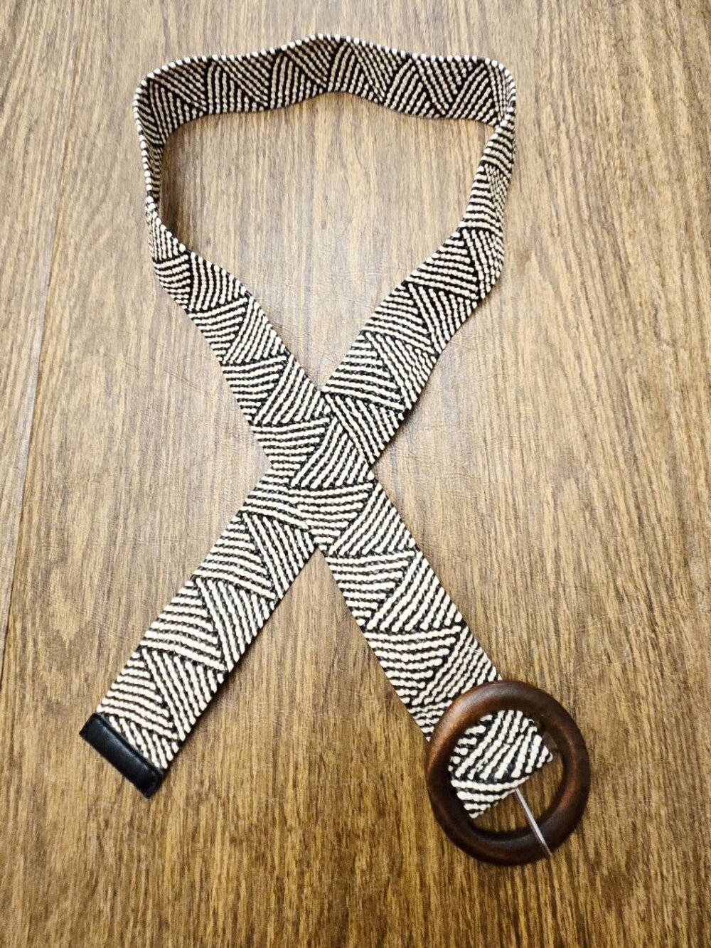 Women's Woven Stretch Black/Cream Belt w/Round Dark Wood Buckle - NWOT